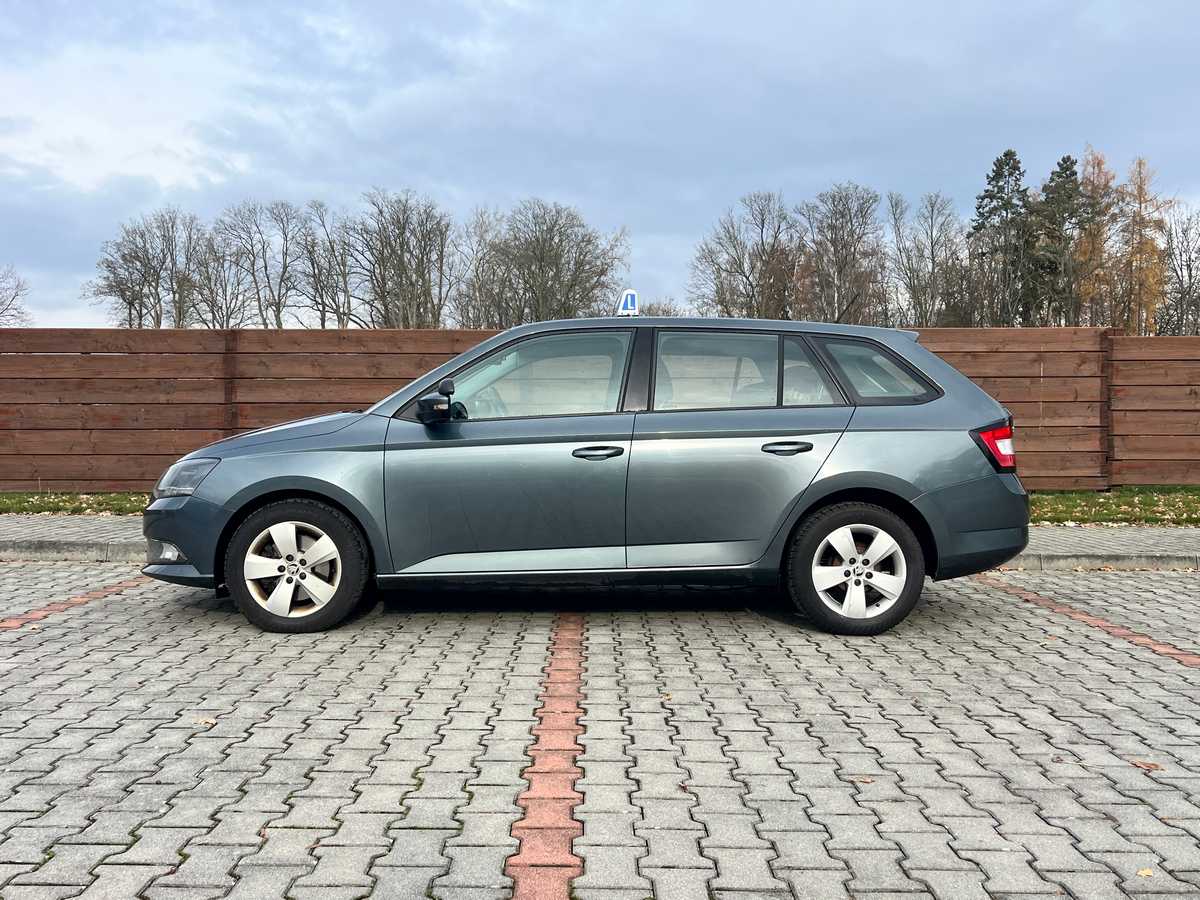 Auto B - pohled 2